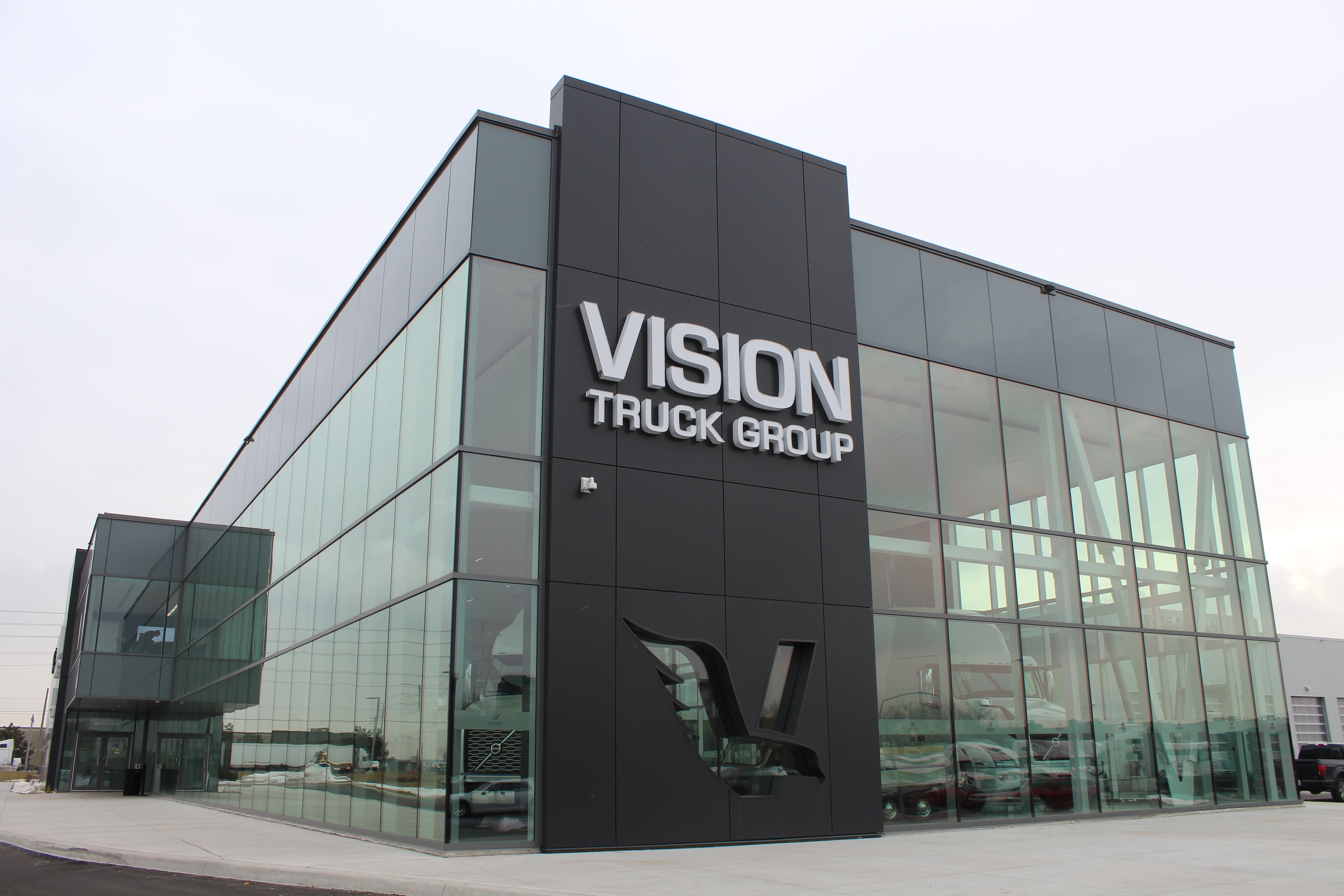 Volvo Trucks Recognizes Vision Truck Group as 2019 Canada Dealer of the Year